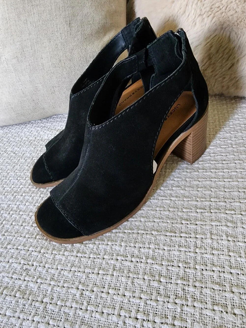 EUC Lucky Brand Saimy Zippered Black Leather Heel
